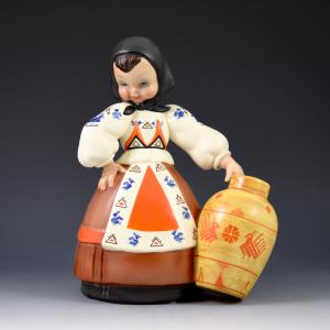 Sarda mit Vase